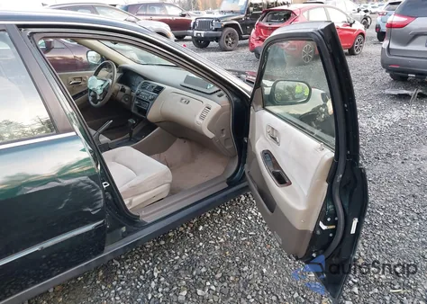 2000 Honda Accord 2.3 Se from USA, damaged, VIN JHMCG5679YC022680